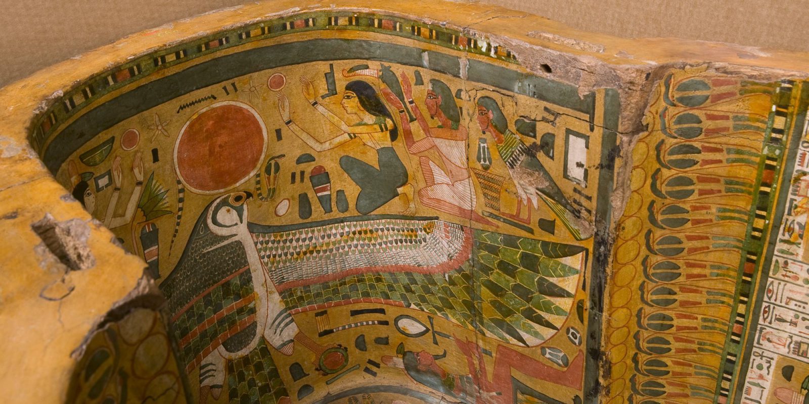 Egyptiläinen sargofagi Museoviraston Arkeologian esinekokoelmasta (rajattu kuva). Objektinumero: KM14560:660 Egyptiläinen sargofagi Museoviraston Arkeologian esinekokoelmasta (rajattu kuva). Objektinumero: KM14560:660
