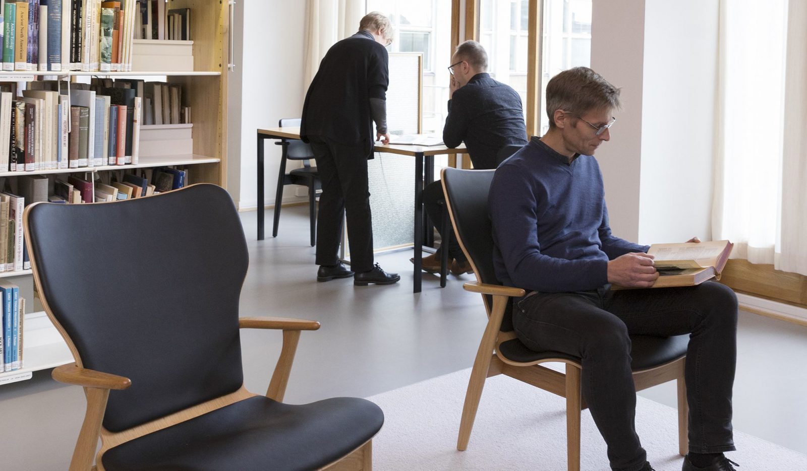Lukijat Museoviraston kirjastossa Sturenkadulla Helsingissä. Lukijat Museoviraston kirjastossa Sturenkadulla Helsingissä.