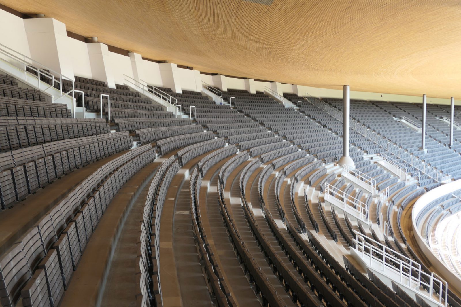 Olympiastadionin kaarrekatsomo. Kuvaaja: Pekka Lehtinen, Museovirasto Olympiastadionin kaarrekatsomo. Kuvaaja: Pekka Lehtinen, Museovirasto