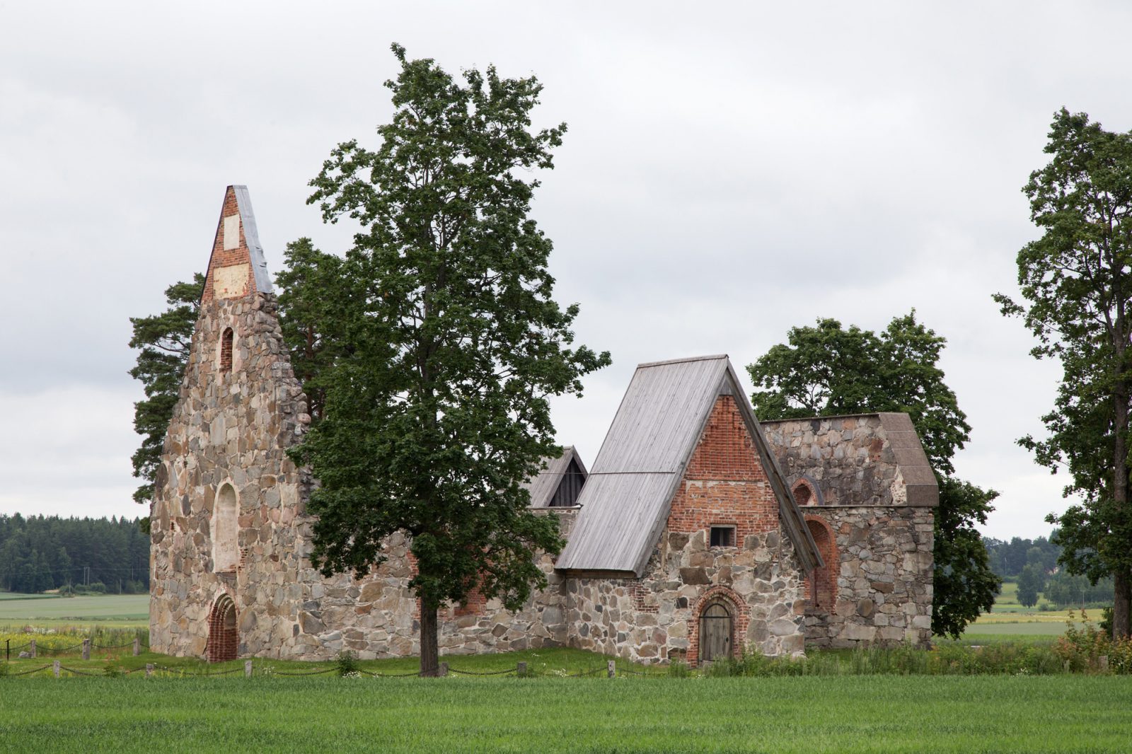 Pälkäneen rauniokirkko. Kuvaaja: Helena Ranta. Objektinumero: AKDG5489:1 Pälkäneen rauniokirkko. Kuvaaja: Helena Ranta. Objektinumero: AKDG5489:1