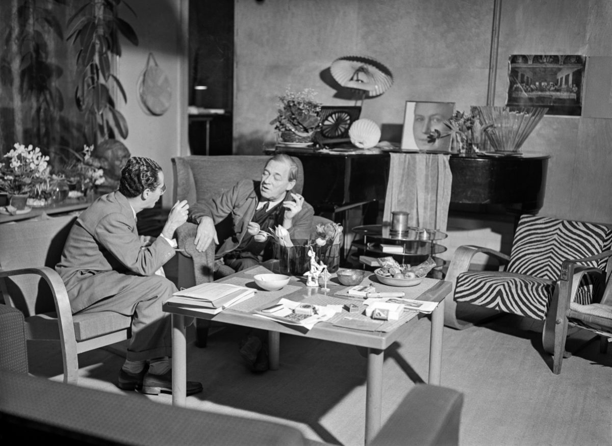 Alvar Aalto ateljeekodissaan Munkkiniemessä tammikuussa 1952. Räshid Nasretdin / Nasakuva / Journalistinen kuva-arkisto JOKA / Museovirasto