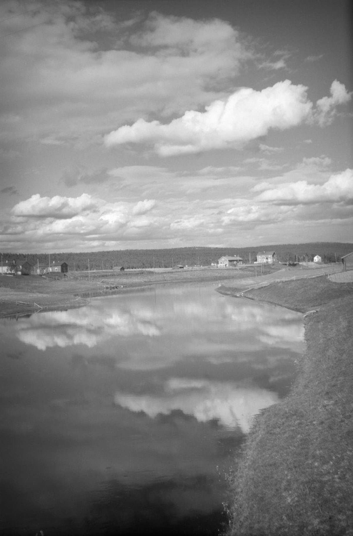 Molnlandskap i Rovaniemi landskommun 20.6.1951. Bild: Matti Poutvaara, Historiska bildsamlingarna, Museiverket