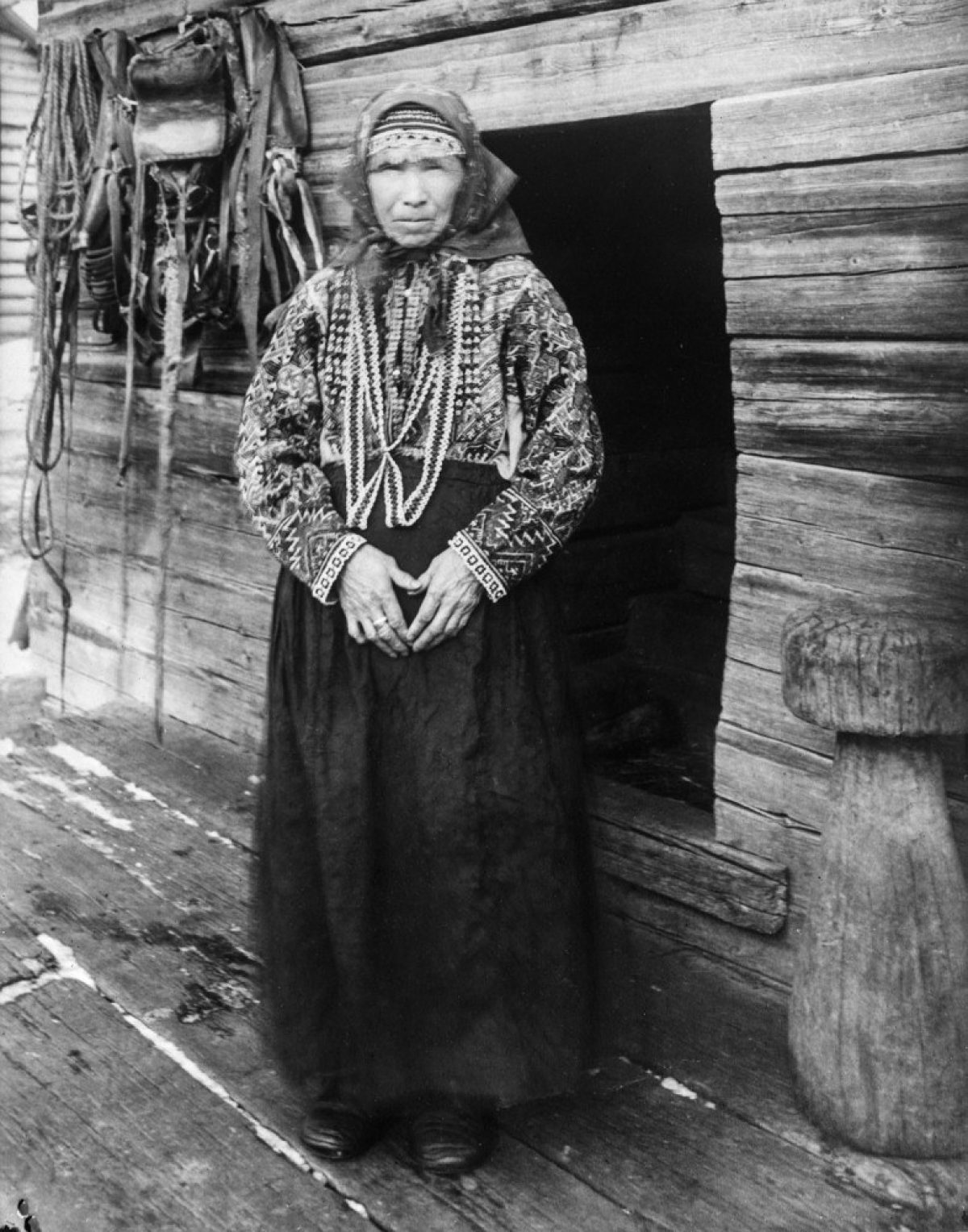 En vogul i folkdräkt. Bild: Artturi Kannisto 1905–1906/Museiverkets Bildsamlingar