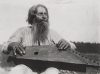 Kantelespelaren Miinan Domi 1917. Foto: A. O. Väisänen / Museiverkets Bildsamlingar. Objektinumero: KK3015:32