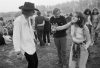 Avslappnad stämning på Ruisrock 1970. Foto: V. K. Hietanen / Journalistiska bildarkivet JOKA / Museiverket. Objektinumero: JOKAVKH2D04A:6