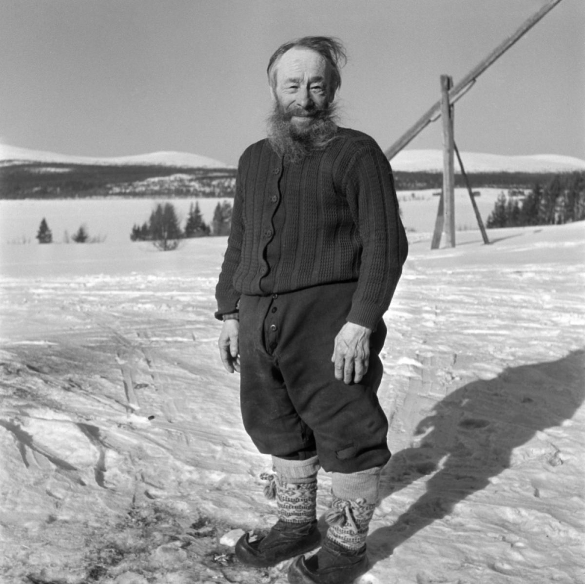 Karhu-Kustu oli Äkäslompolon viimeinen kokopäiväinen metsämies. Kuva: UA Saarinen / JOKA / Museovirasto