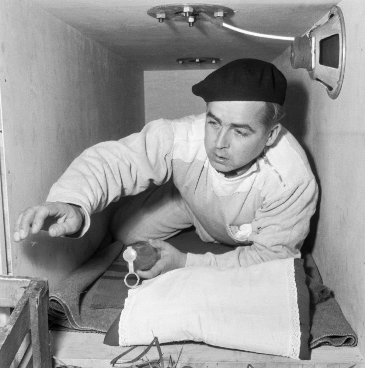 Matti Jämsä was buried alive underneath 2.5 metres of earth in 1956. The coffin was made from plywood with two ventilation pipes attached to it. Photo: UA Saarinen / Press Archive JOKA / Finnish Heritage Agency