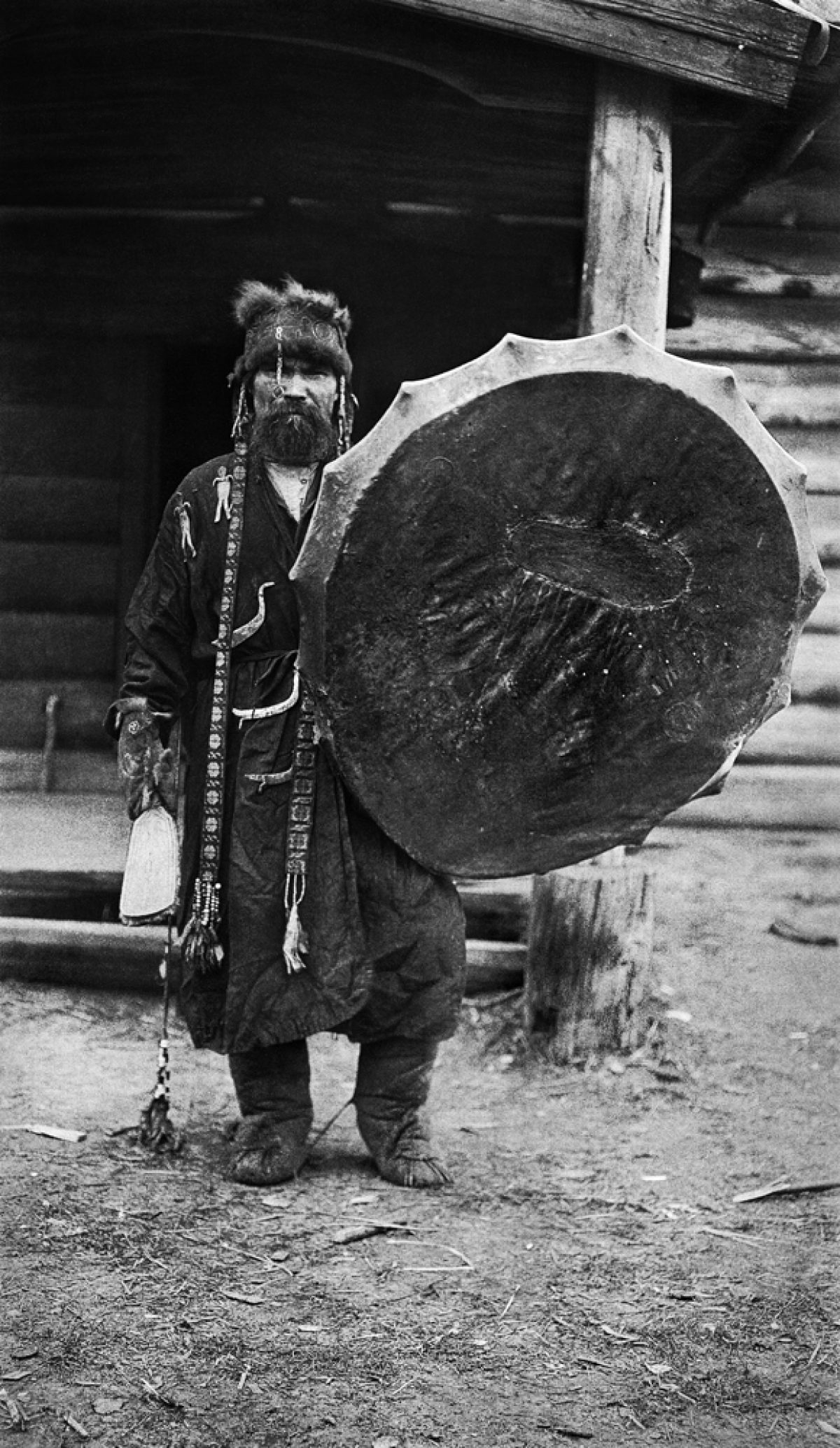 Šamaani Kotšijader, Tymjoki 1912. Kuva: Kai Donner / Museoviraston Kuvakokoelmat / kuvankäsittely Peter Sandberg