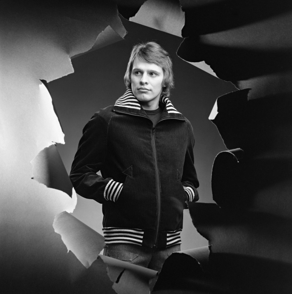 Vakosamettipusakka. Valokuvamallina nyrkkeilijä Arto Nilsson, 1973. Kuva: Kari Pulkkinen / Journalistinen kuva-arkisto JOKA / Museovirasto