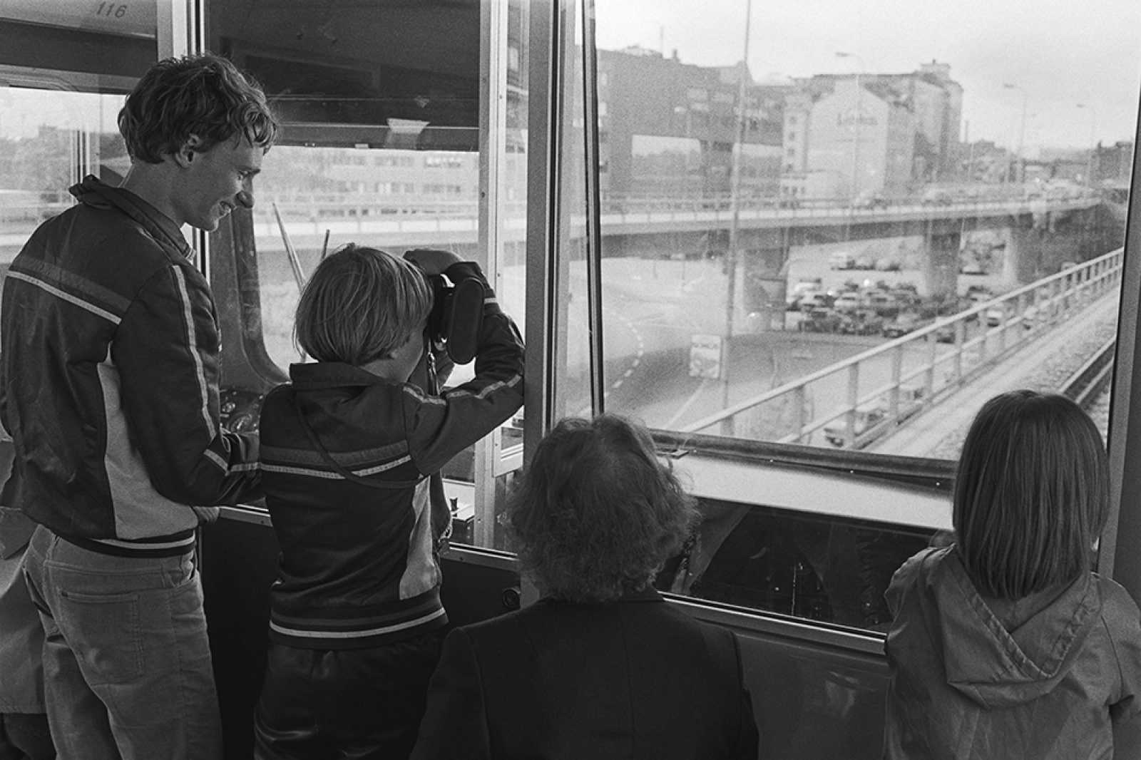 Helsinki-päivän ilmaiset metroajelut välillä Hakaniemi-Herttoniemi, 12.6.1981. Kuva: Jukka Uotila / Uusi Suomi / JOKA / Museovirasto Helsinki-päivän ilmaiset metroajelut välillä Hakaniemi-Herttoniemi, 12.6.1981. Kuva: Jukka Uotila / Uusi Suomi / JOKA / Museovirasto