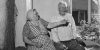 Maanviljelijät Aino ja Juho Onali Hartolassa kesäkuussa 1963 (kuva rajattu), Toini Mesiäinen / Itä-Häme / JOKA / Museovirasto. Kuvaaja: Toini Mesiäinen. Objektinumero: JOKAIH2J02:1