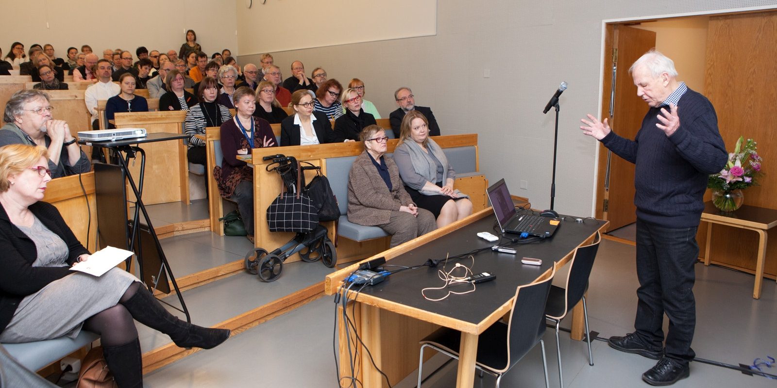Lehtikuvaaja Caj Bremer Journalistinen kuva-arkisto JOKAn avajaisissa 26.11.2014 (kuva rajattu), Ilari Järvinen / JOKA / Museovirasto Lehtikuvaaja Caj Bremer Journalistinen kuva-arkisto JOKAn avajaisissa 26.11.2014 (kuva rajattu), Ilari Järvinen / JOKA / Museovirasto