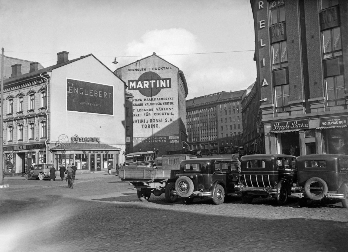 Kaisaniemenkadun ja Mikonkadun risteys Helsingissä lokakuussa 1936. Kuva: Hugo Sundström / HBL / Journalistinen kuva-arkisto JOKA / Museovirasto