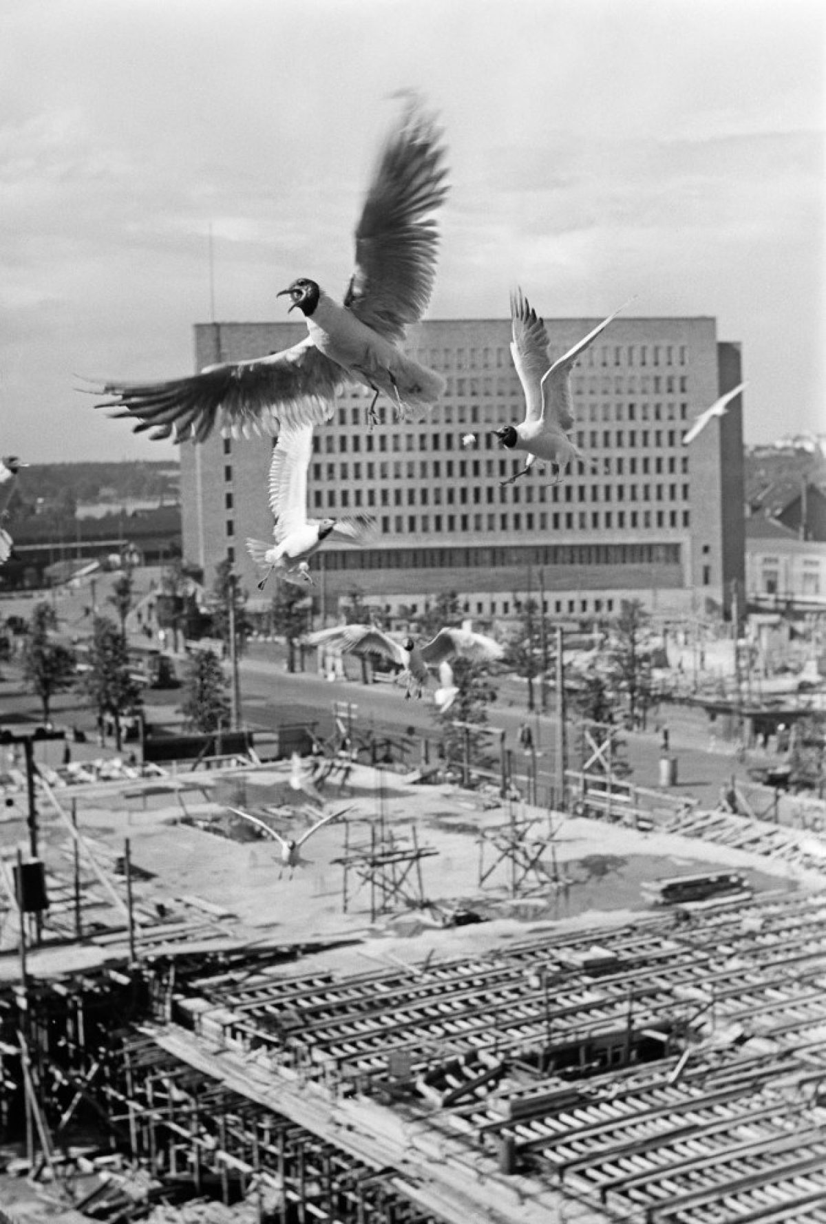 6.	Posti- ja telelaitoksen pääkonttori Helsingin keskustassa 24.7.1940. Kuva: Hugo Sundström / HBL / Journalistinen kuva-arkisto JOKA / Museovirasto