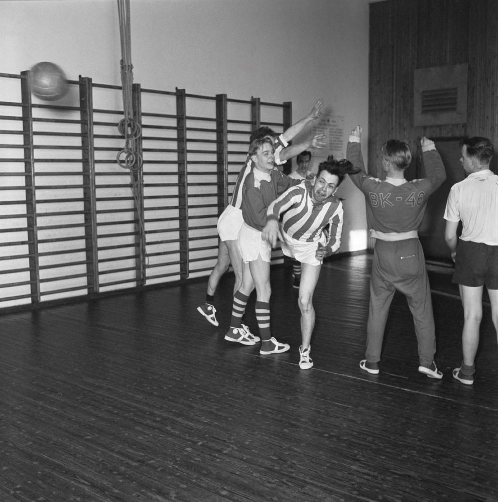 Handball, 1958. Image: Bror Brandt / Västra Nyland / Press Photo Archive JOKA / Finnish Heritage Agency. Objektinumero: JOKAVN4A1I29:3