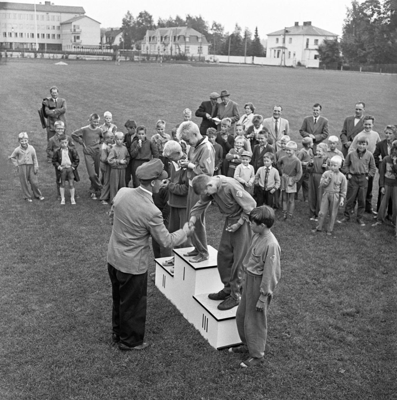 The Western Uusimaa junior athletics cup, 1958 . Image: Bror Brandt / Västra Nyland / Press Photo Archive JOKA / Finnish Heritage Agency. Objektinumero: JOKAVN4A1I48:1
