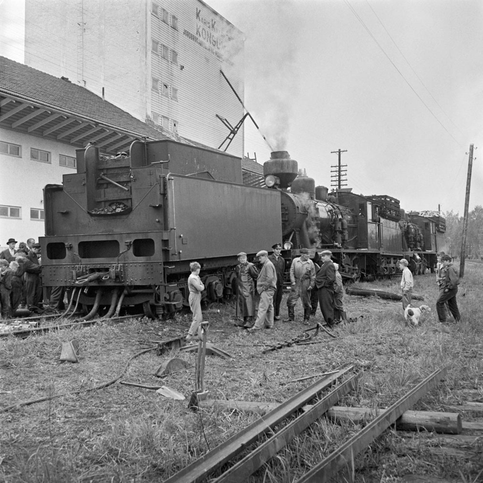 A rail accident, 1957. Image: Bror Brandt / Västra Nyland / Press Photo Archive JOKA / Finnish Heritage Agency. Objektinumero: JOKAVN4A1H12:4