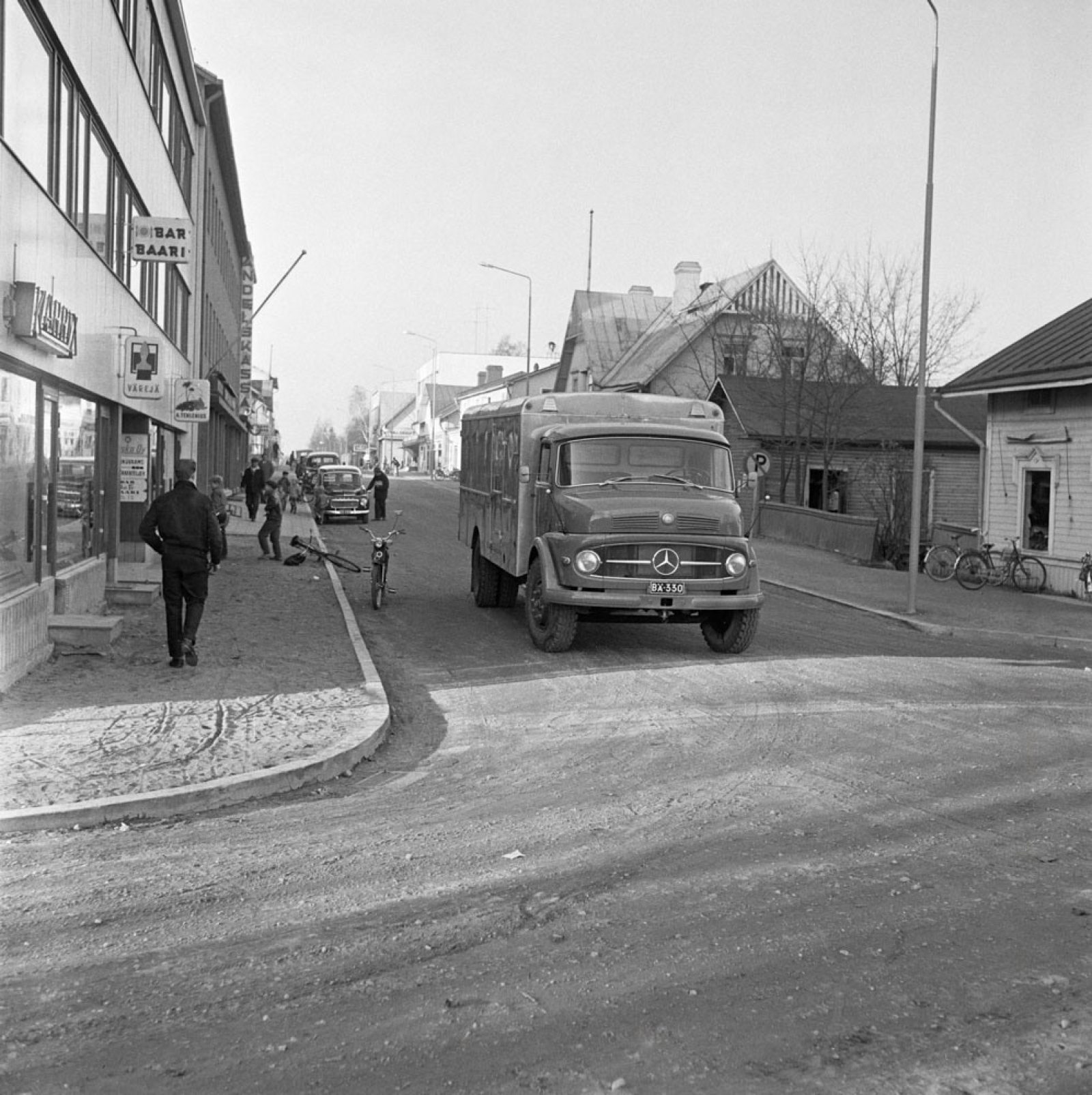 The Kauppiaankatu street, 1961. Image: Bror Brandt / Västra Nyland / Press Photo Archive JOKA / Finnish Heritage Agency. Objektinumero: JOKAVN4A2B33:3