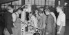 Opiskelijoita Lahden ammattikoulun puusepänlinjalla vuonna 1955. Kuva: UA Saarinen / JOKA / Museovirasto. Objektinumero: JOKAUAS_3121_12