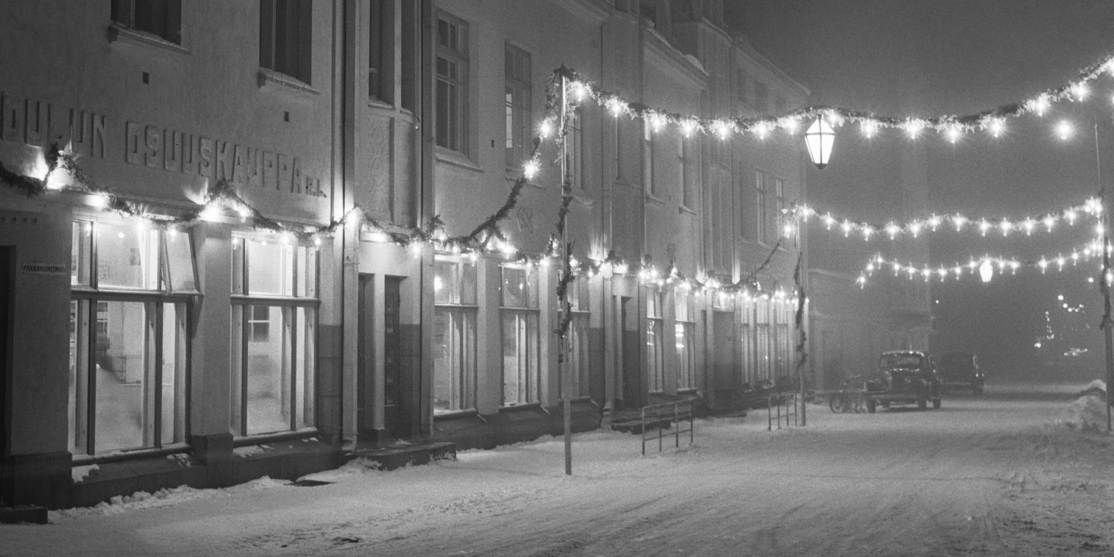 Christmas lights at the crossroads of Kirkkokatu and Saaristonkatu in Oulu, 14 December 1951 (cropped image), Kaleva / JOKA / Finnish Heritage Agency. Objektinumero: JOKAKAL3B:23499 Christmas lights at the crossroads of Kirkkokatu and Saaristonkatu in Oulu, 14 December 1951 (cropped image), Kaleva / JOKA / Finnish Heritage Agency. Objektinumero: JOKAKAL3B:23499