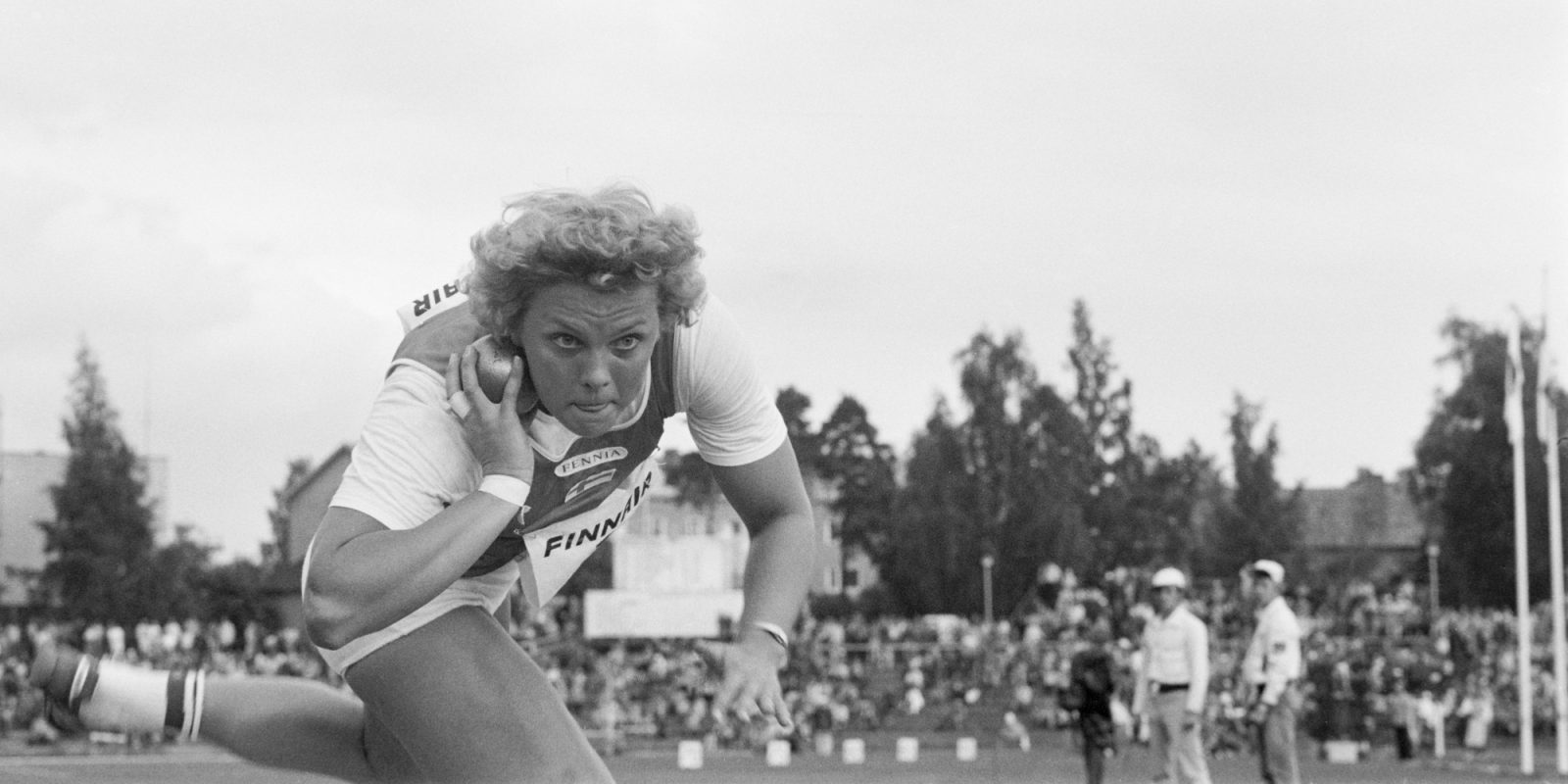 Kuulantyöntäjä Tuula Kivi maaottelussa Kouvolassa 16.7.1981 (kuva rajattu), Lauri Sorvoja / JOKA / Museovirasto. Objektinumero: JOKALS17Kan08A01:1 Kuulantyöntäjä Tuula Kivi maaottelussa Kouvolassa 16.7.1981 (kuva rajattu), Lauri Sorvoja / JOKA / Museovirasto. Objektinumero: JOKALS17Kan08A01:1