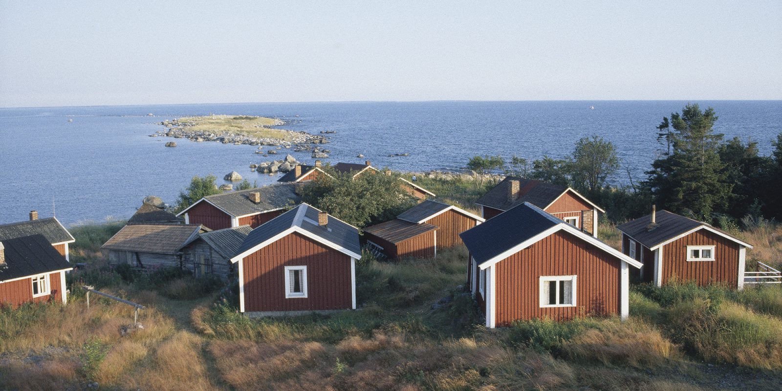 Maakallan rakennuksia 1999 (kuva rajattu), Harri Nyman / Museoviraston Kuvakokoelmat. Objektinumero: RHO125016:22022 Maakallan rakennuksia 1999 (kuva rajattu), Harri Nyman / Museoviraston Kuvakokoelmat. Objektinumero: RHO125016:22022