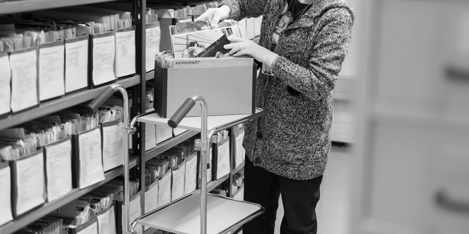 Processing materials in the facilities of the Press Photo Archive JOKA (cropped image). Kuvaaja: Ilari Järvinen / JOKA / Finnish Heritage Agency Processing materials in the facilities of the Press Photo Archive JOKA (cropped image). Kuvaaja: Ilari Järvinen / JOKA / Finnish Heritage Agency