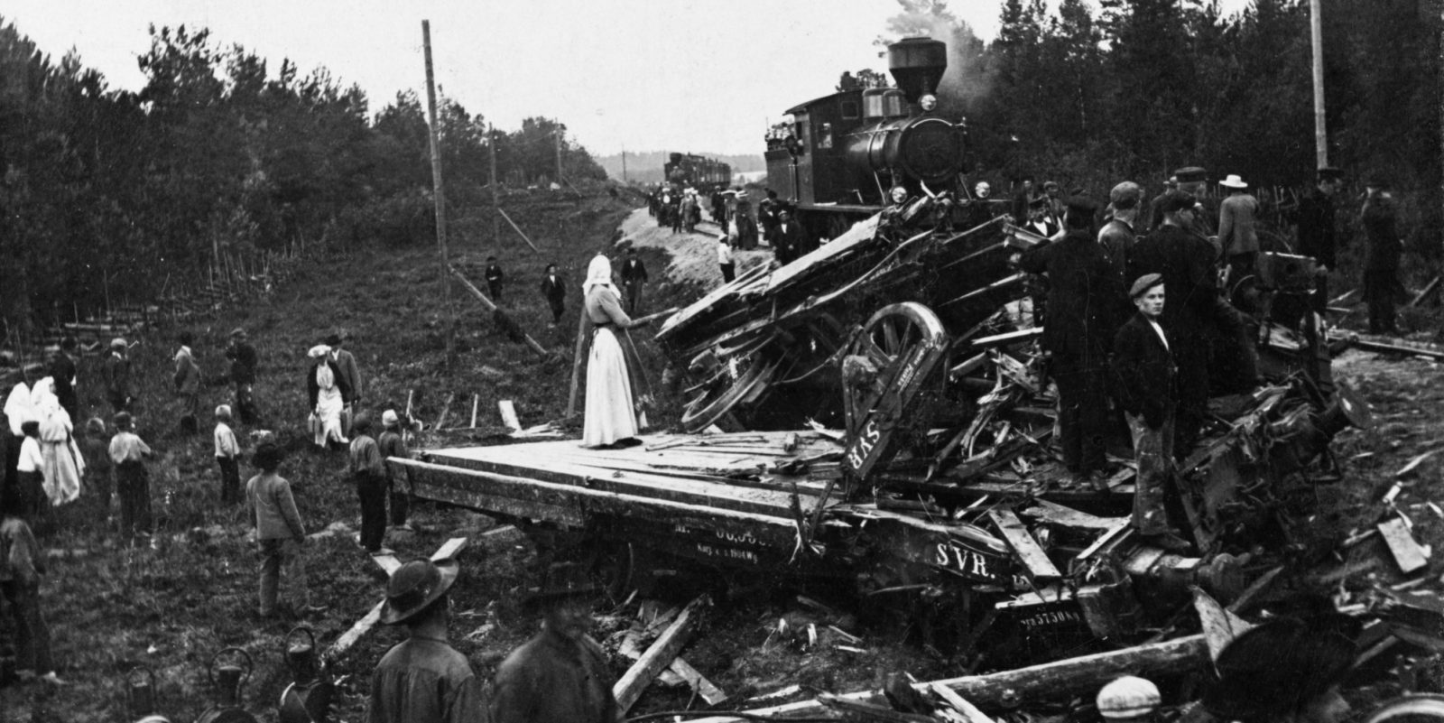 Junaonnettomuus 1905. Kuva rajattu. Kuva: Otavamedia / JOKA / Museovirasto Junaonnettomuus 1905. Kuva rajattu. Kuva: Otavamedia / JOKA / Museovirasto