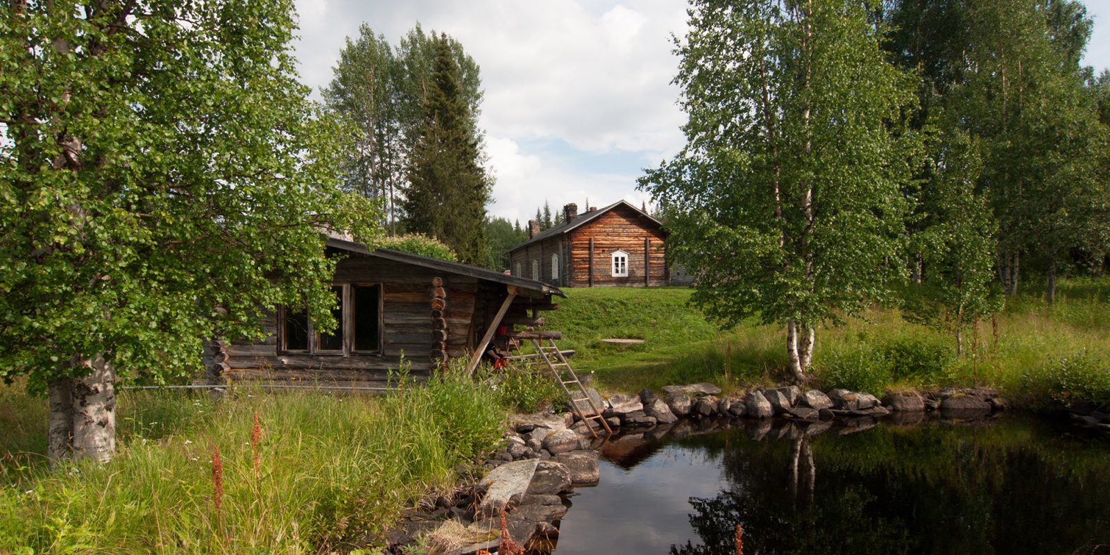 Särestöniemen erämaatila ja ateljee, maatilan sauna. Kuva: Hti-358, CC BY-SA 4.0. Kuvaaja: Hti-358. Lisenssi: CC BY-SA 4.0 Särestöniemen erämaatila ja ateljee, maatilan sauna. Kuva: Hti-358, CC BY-SA 4.0. Kuvaaja: Hti-358. Lisenssi: CC BY-SA 4.0