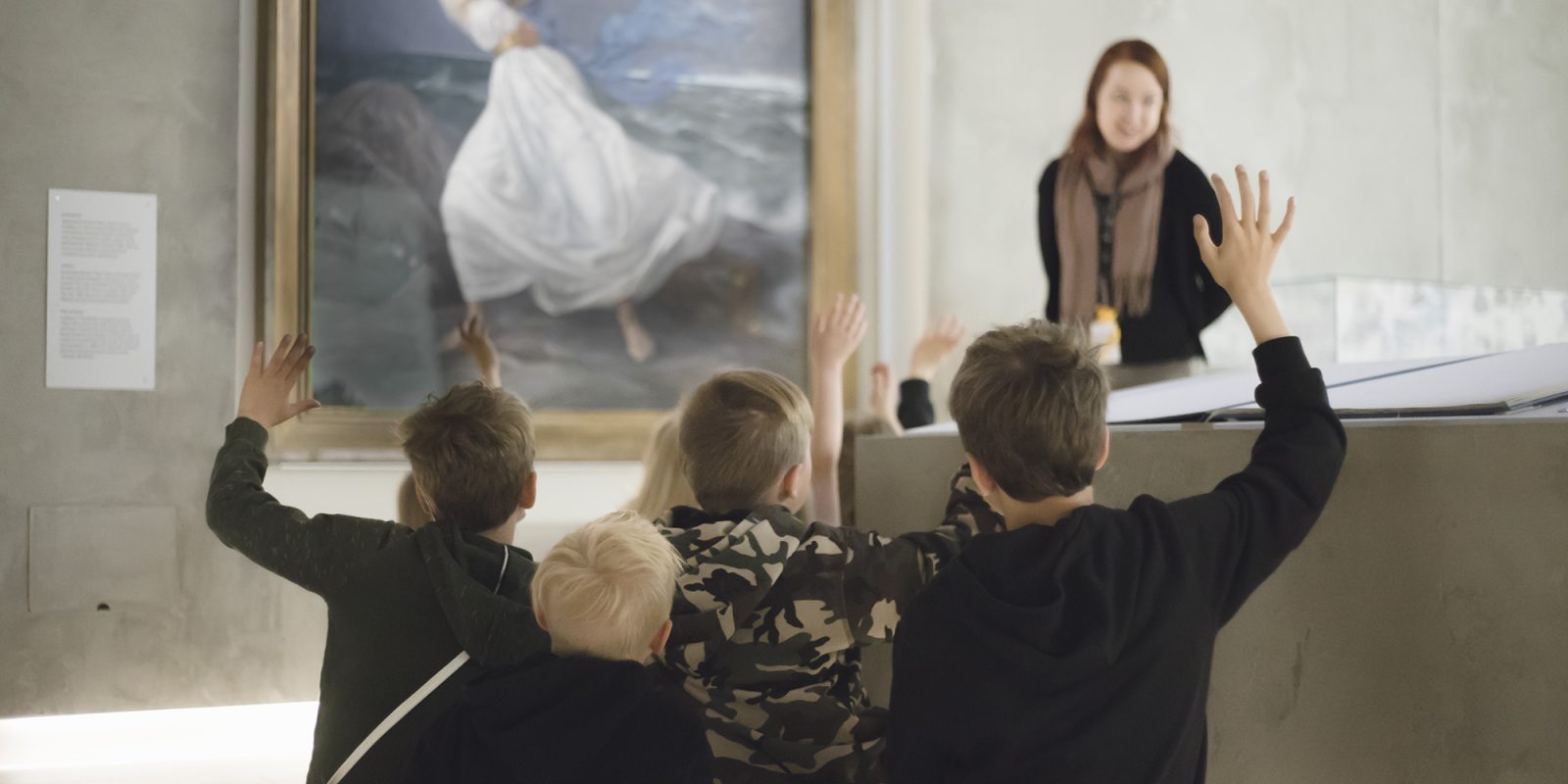 Opastus. Kuvaaja: Maija Huitu, Kansallismuseo Opastus. Kuvaaja: Maija Huitu, Kansallismuseo