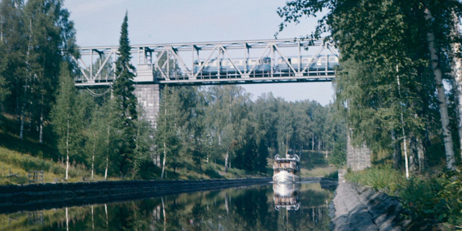 Laiva Saimaan kanavassa.. Kuvaaja: Aarne Pietinen. Objektinumero: Hk19731119 Laiva Saimaan kanavassa.. Kuvaaja: Aarne Pietinen. Objektinumero: Hk19731119