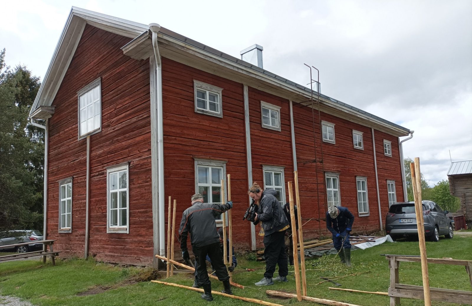 Riukuaidan tekoa Makiraonmaen museoalueella KANNUS small Riukuaidan tekoa Makiraonmaen museoalueella KANNUS small